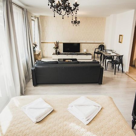 Zara Luxury Apartments The Absolute Center Of Žilina Esterno foto