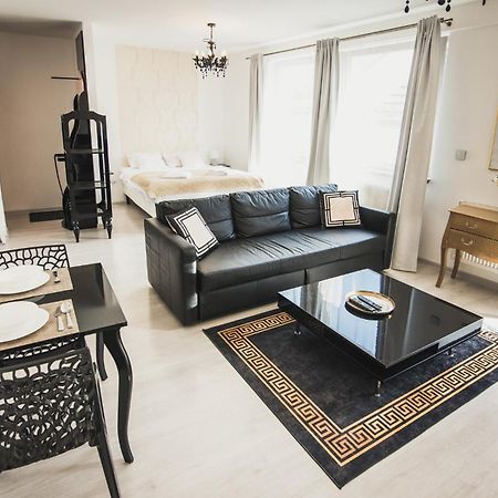 Zara Luxury Apartments The Absolute Center Of Žilina Esterno foto