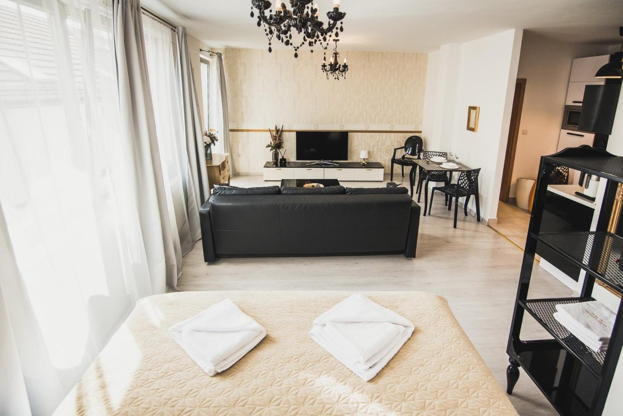 Zara Luxury Apartments The Absolute Center Of Žilina Esterno foto