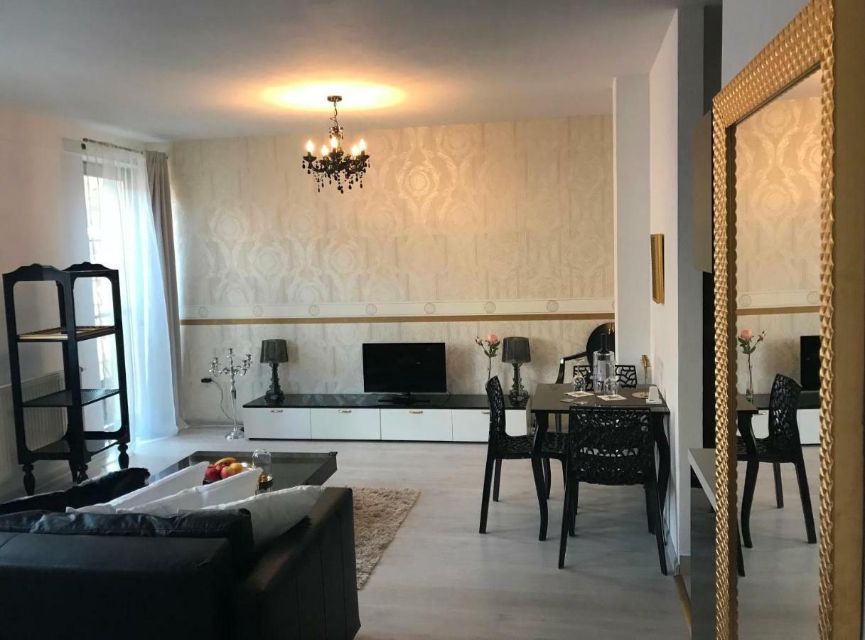 Zara Luxury Apartments The Absolute Center Of Žilina Esterno foto